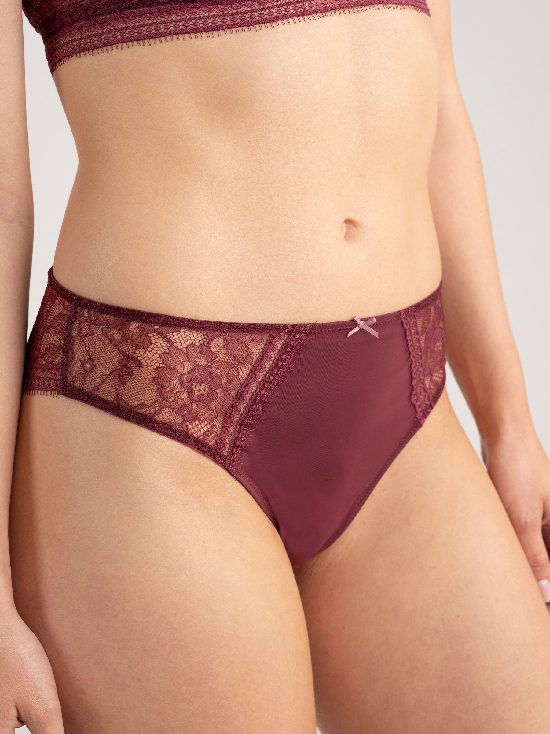 s/files/1/0855/3857/0537/files/0T130_0675_S3.jpg?v=1766383294