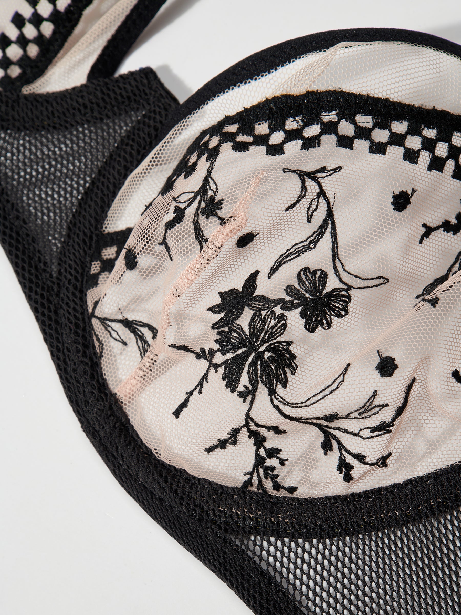 s/files/1/0855/3857/0537/files/0T205_0017_S8.jpg?v=1764639705