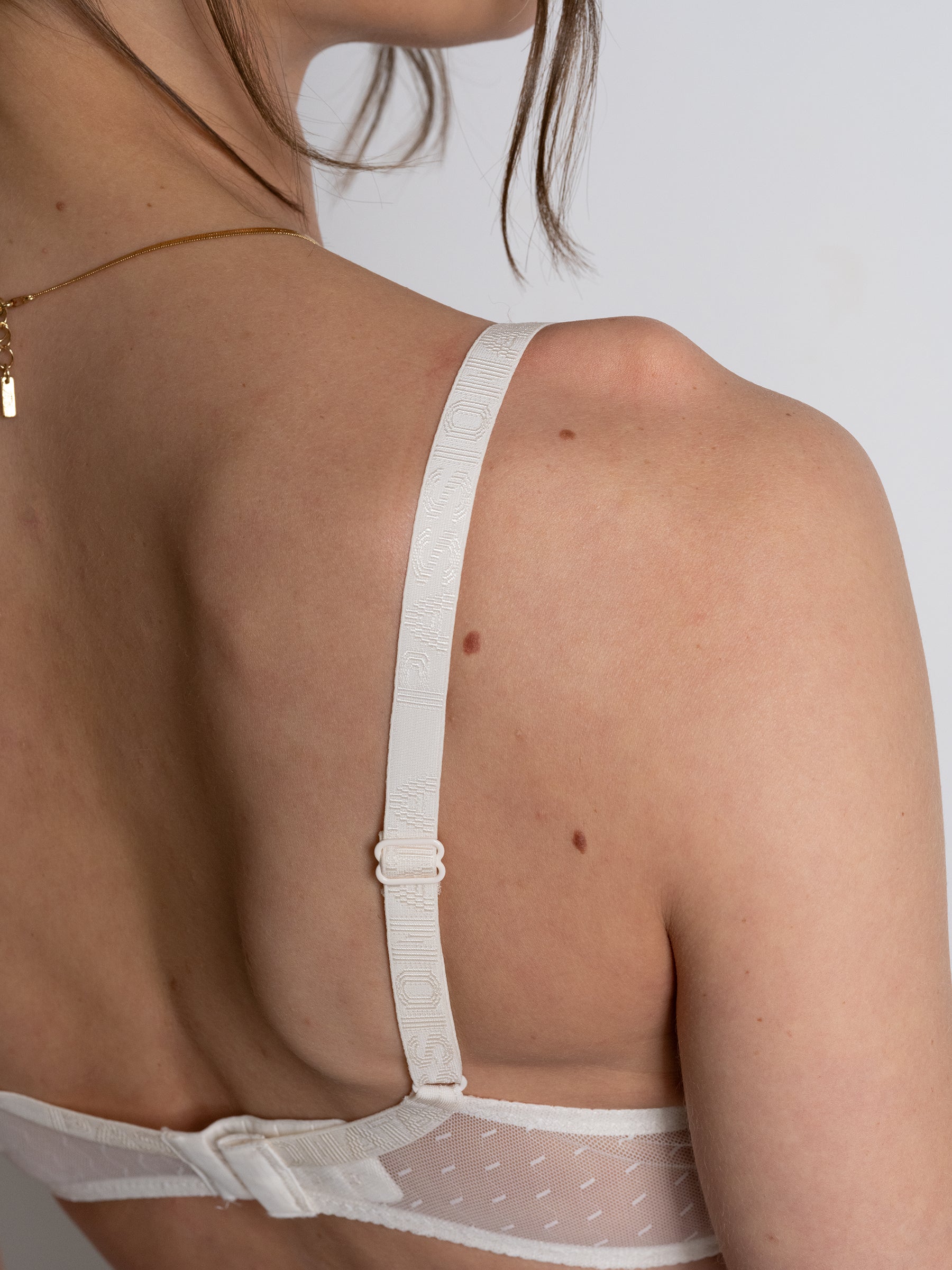 s/files/1/0855/3857/0537/files/0T710_0026_S3.jpg?v=1767069883