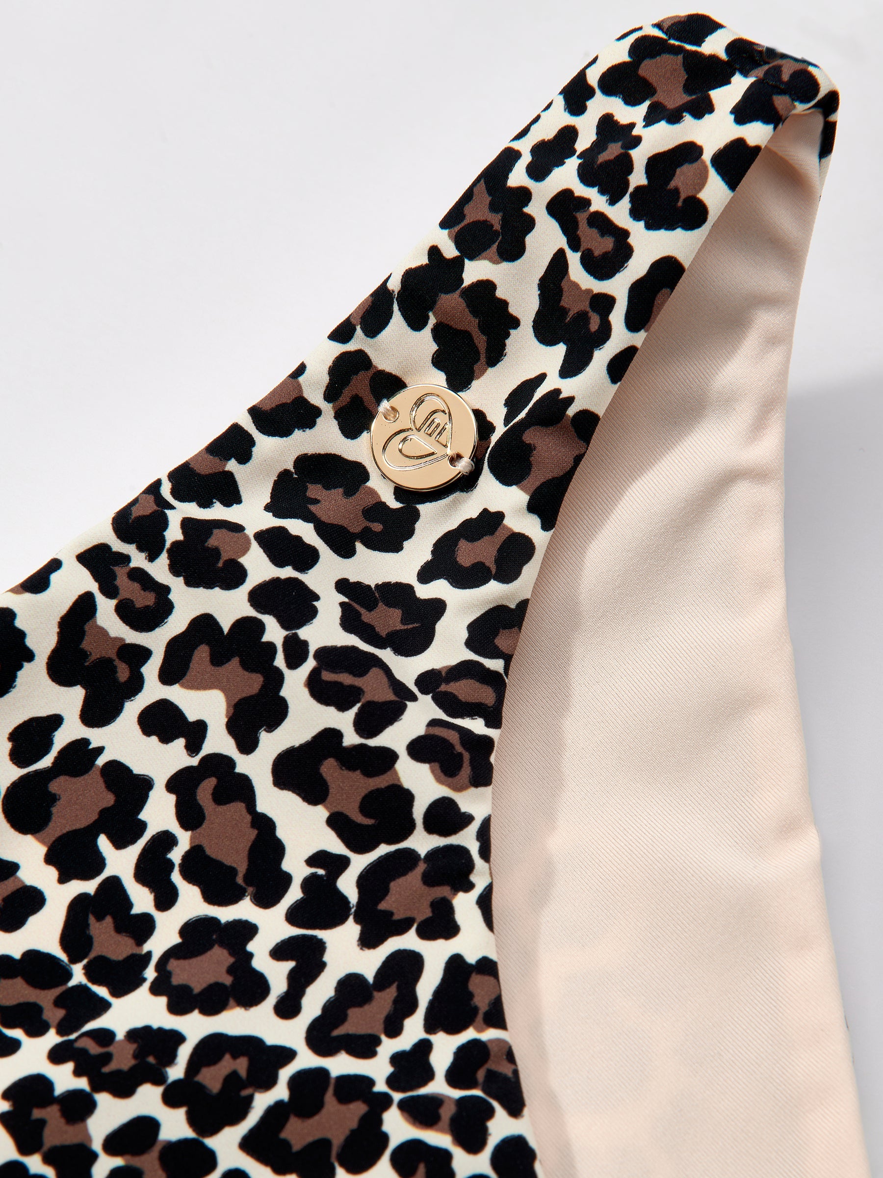 s/files/1/0855/3857/0537/files/0TS21_0201_S8.jpg?v=1766277545