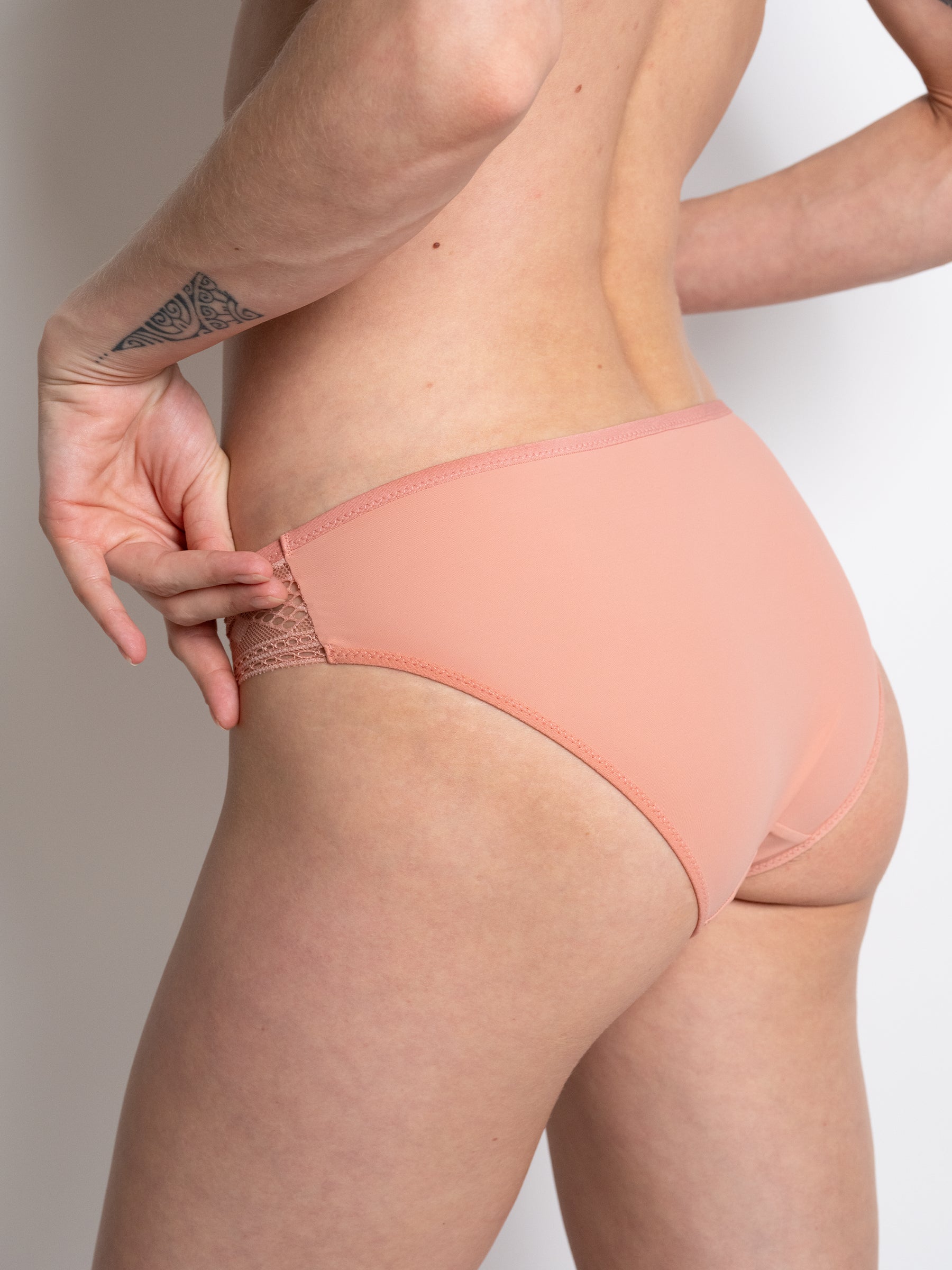 s/files/1/0855/3857/0537/files/0T112_0366_S6.jpg?v=1766368578