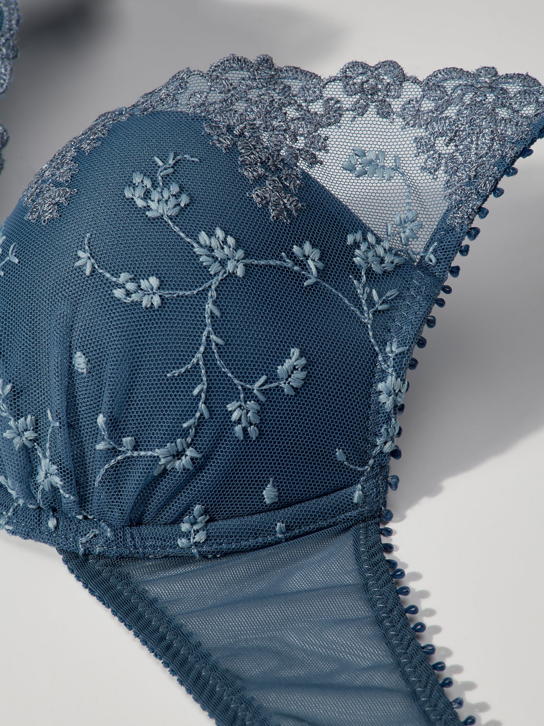 s/files/1/0855/3857/0537/files/0T801_0586_S8.jpg?v=1767328884