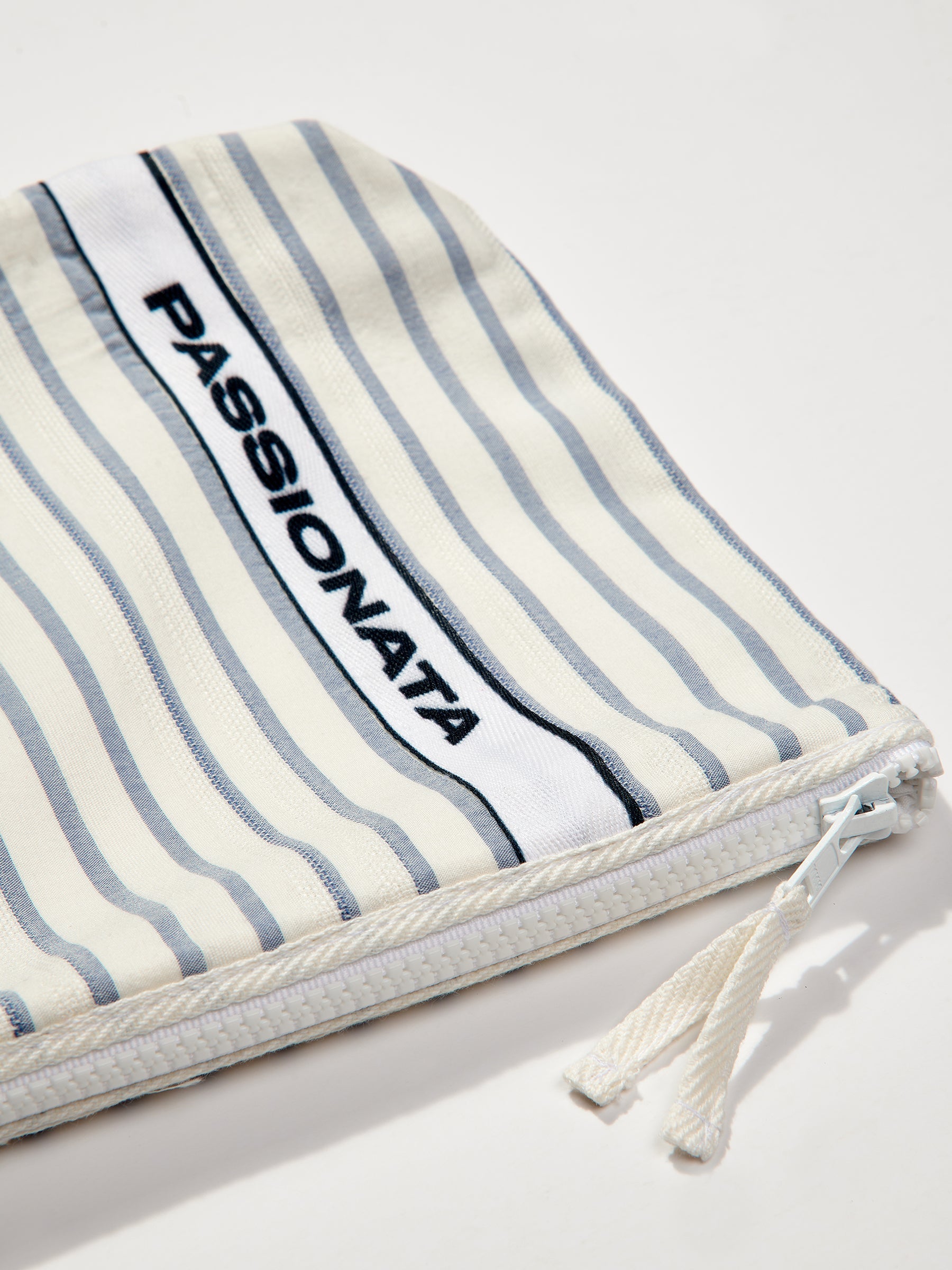 s/files/1/0855/3857/0537/files/0TB13_0500_S6.jpg?v=1767167156